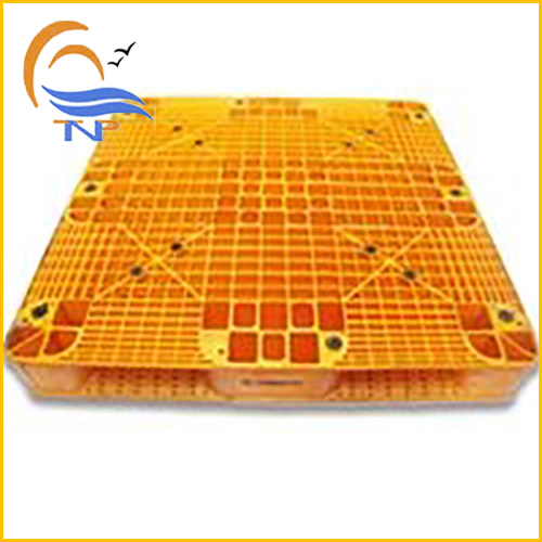 Pallet nhựa vàng